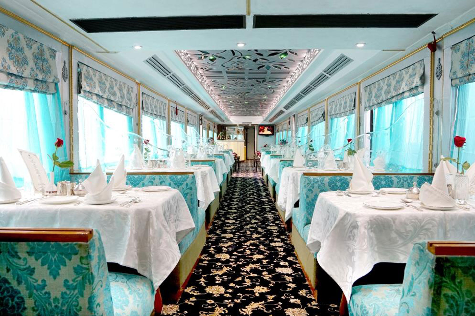 Luxury Gourmet Dining aboard Palace on wheels